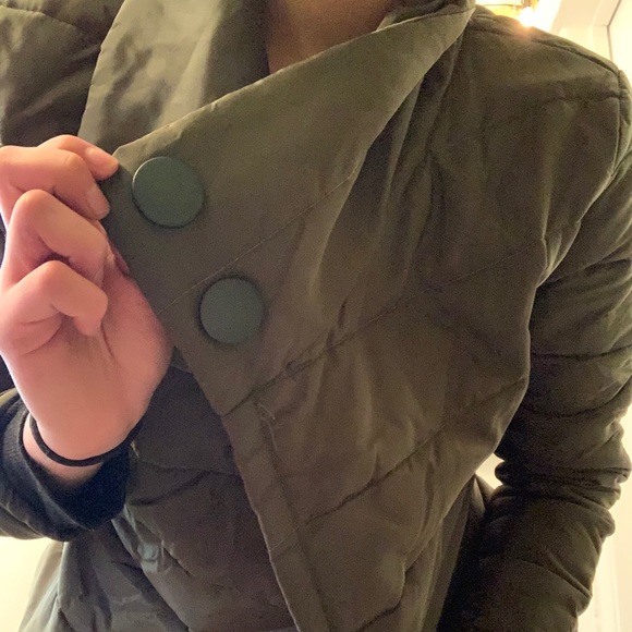 💚 green jacket 💚 - Picture 3 of 5